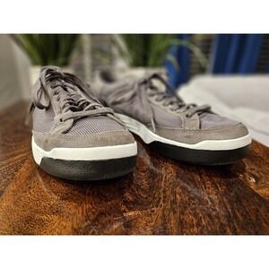 Size 9 - adidas Rod Laver Gray